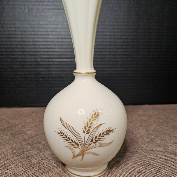 Vintage Lenox China Wheat Pattern 8" Vase Ivory Bulb 24 Karat Gold Trim - Picture 8 of 9